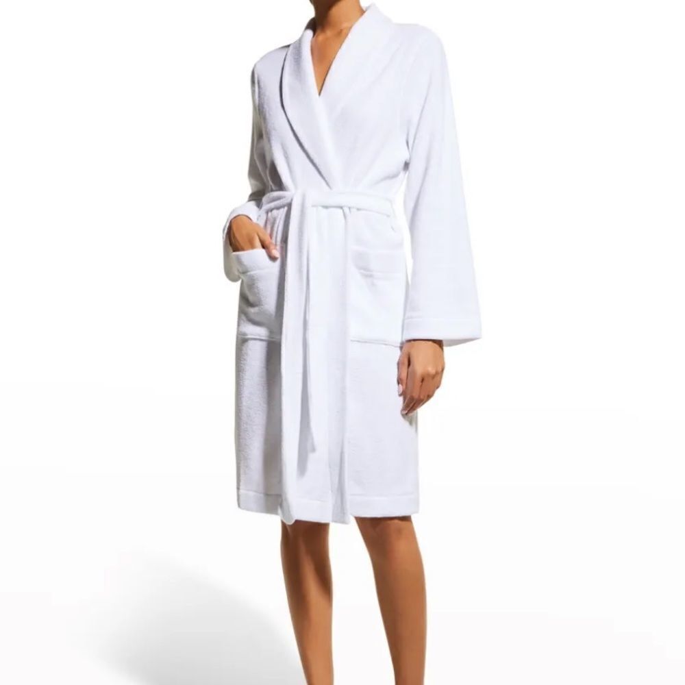 Neiman  Marcus plush short  robe  preloved ❤️size M EUC